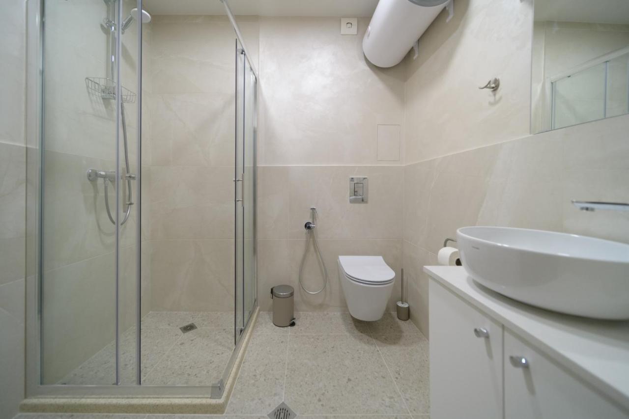 Magdalena Apartment - Two Bathrooms, Perfect City Center Varna ภายนอก รูปภาพ