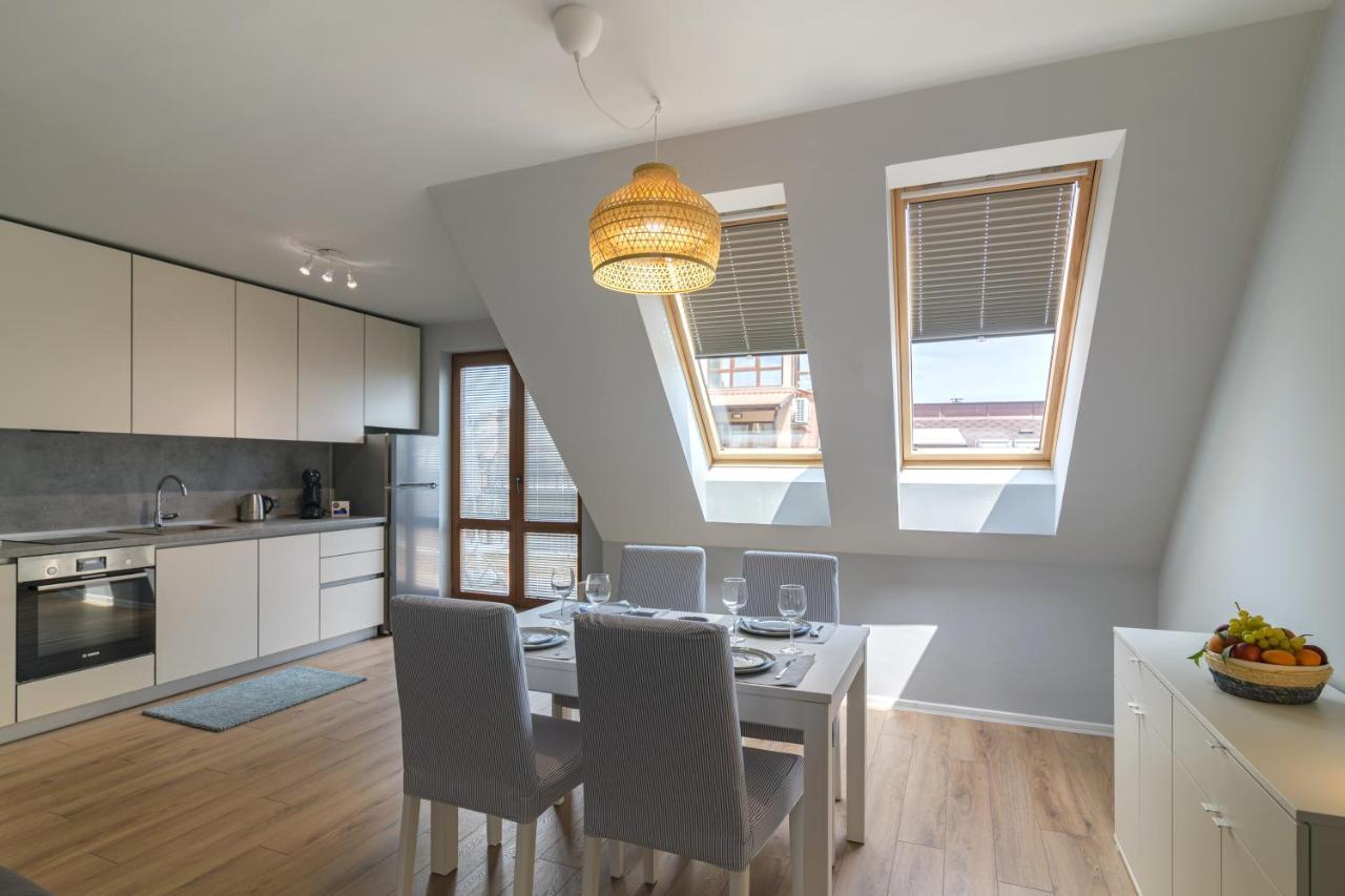 Magdalena Apartment - Two Bathrooms, Perfect City Center Varna ภายนอก รูปภาพ