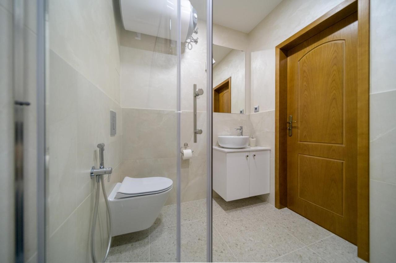 Magdalena Apartment - Two Bathrooms, Perfect City Center Varna ภายนอก รูปภาพ